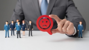 人事評価への不満と制度の形骸化を防ぐには？ありがちな失敗例と運用のポイント